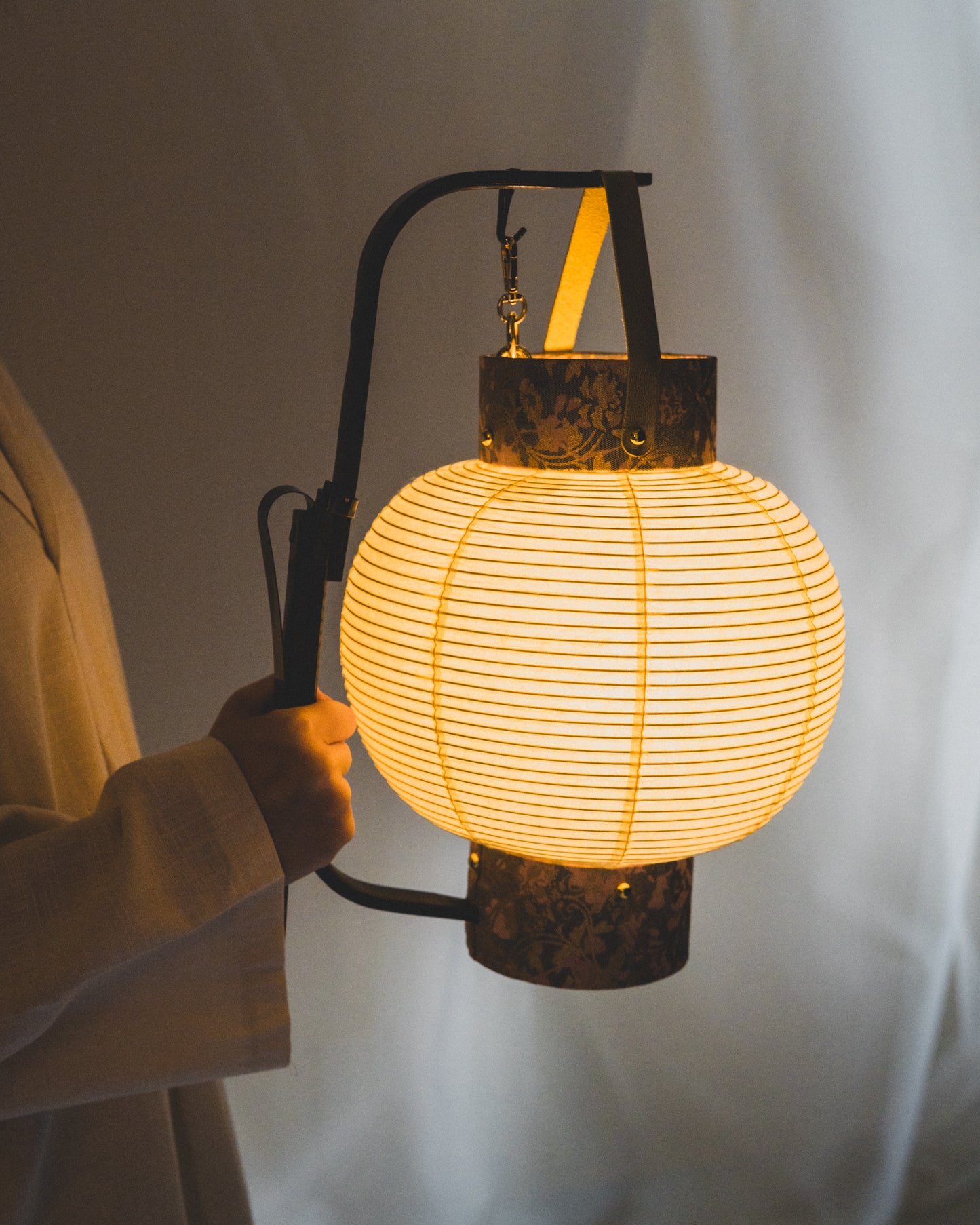 Time-honored Japanese Lanterns(gray pink gold）