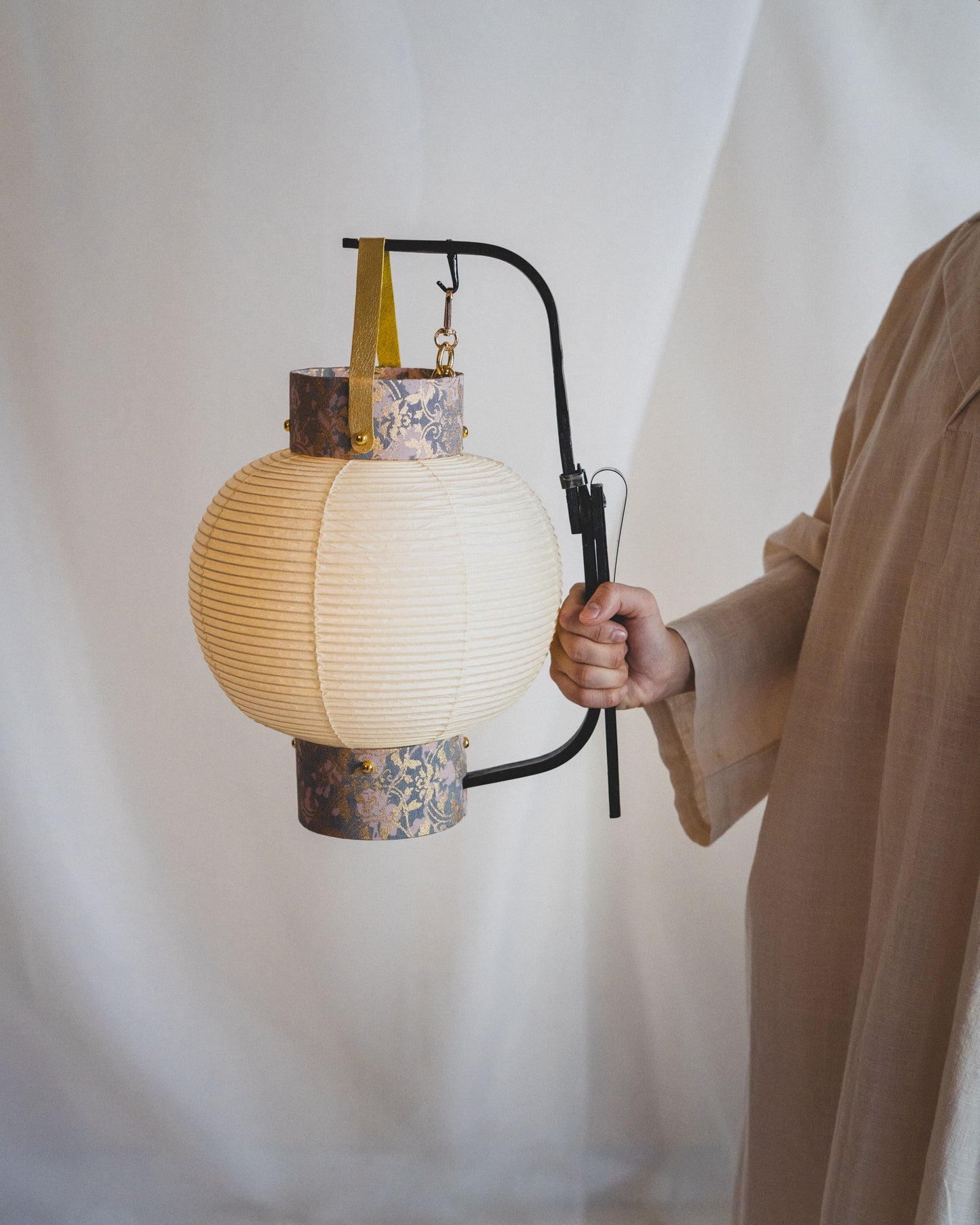 Time-honored Japanese Lanterns(gray pink gold）